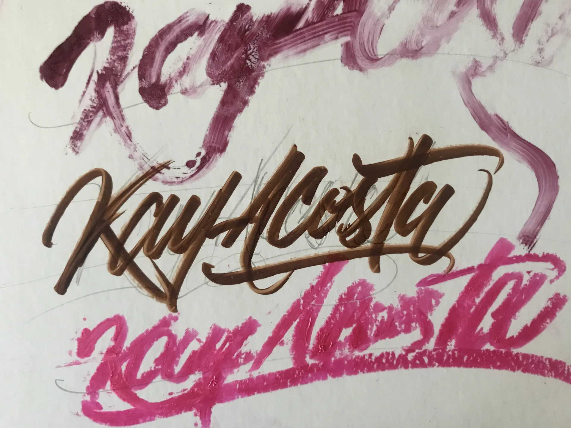 Boceto a mano del lettering de Kay Acosta